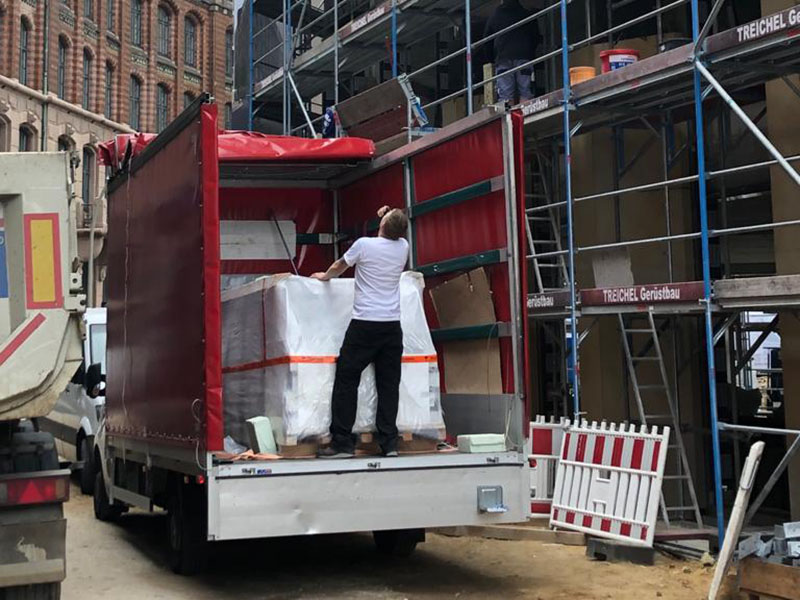 Flota ciężarówek Podsada Transport gotowa do transportu krajowego