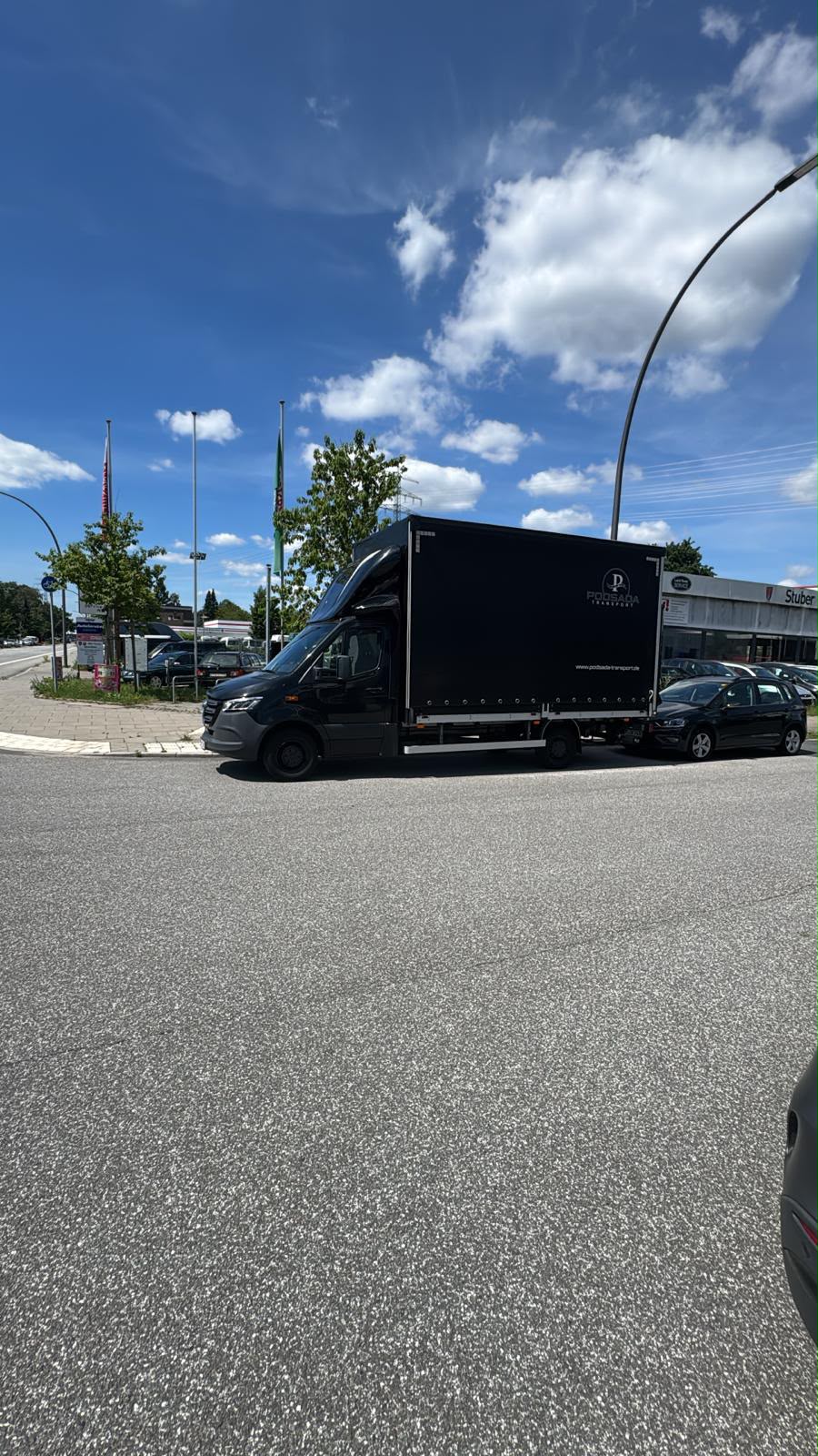 Ciężarówka Podsada Transport w trasie na ulicach Hamburga